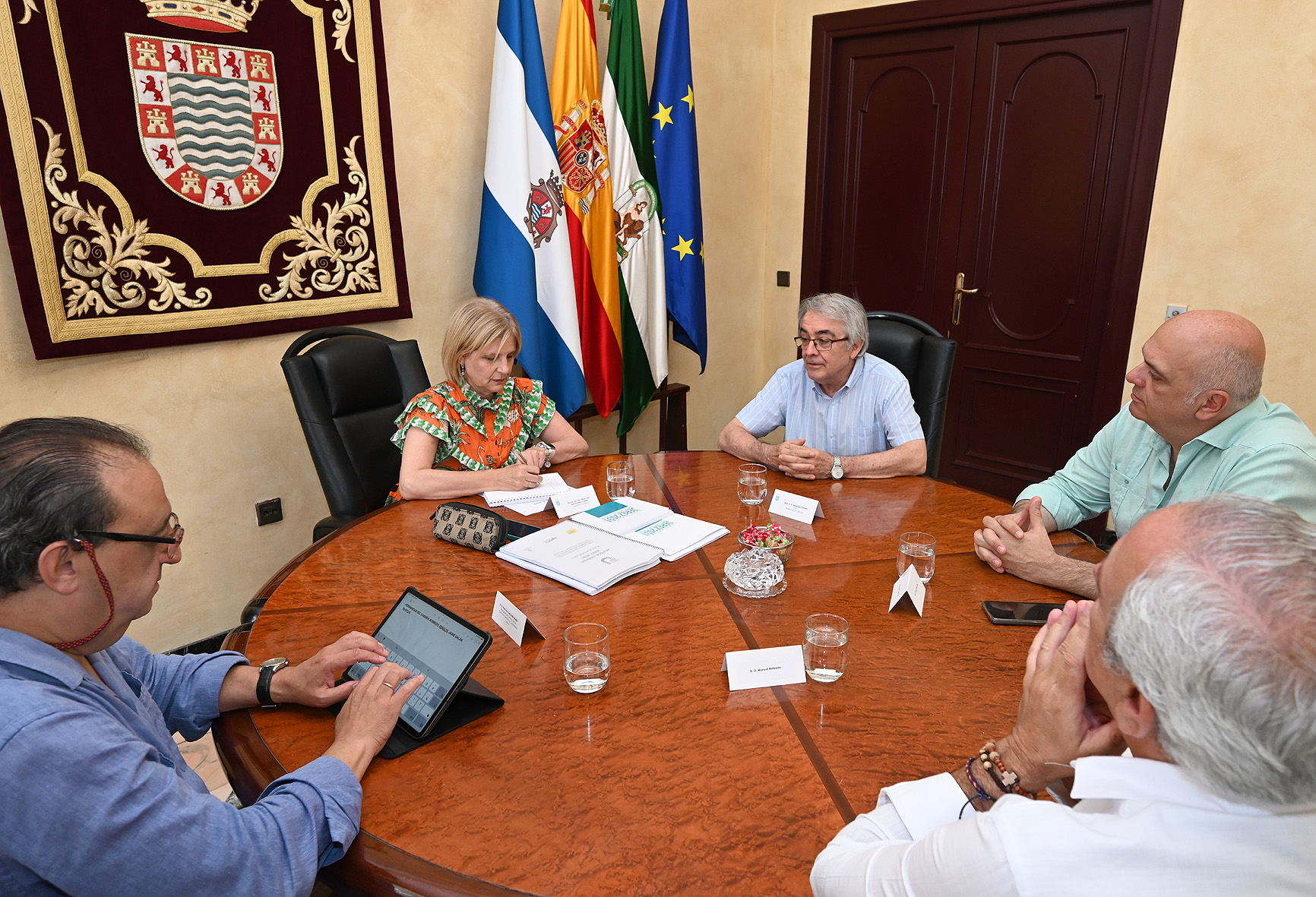 La alcaldesa durante la reunión