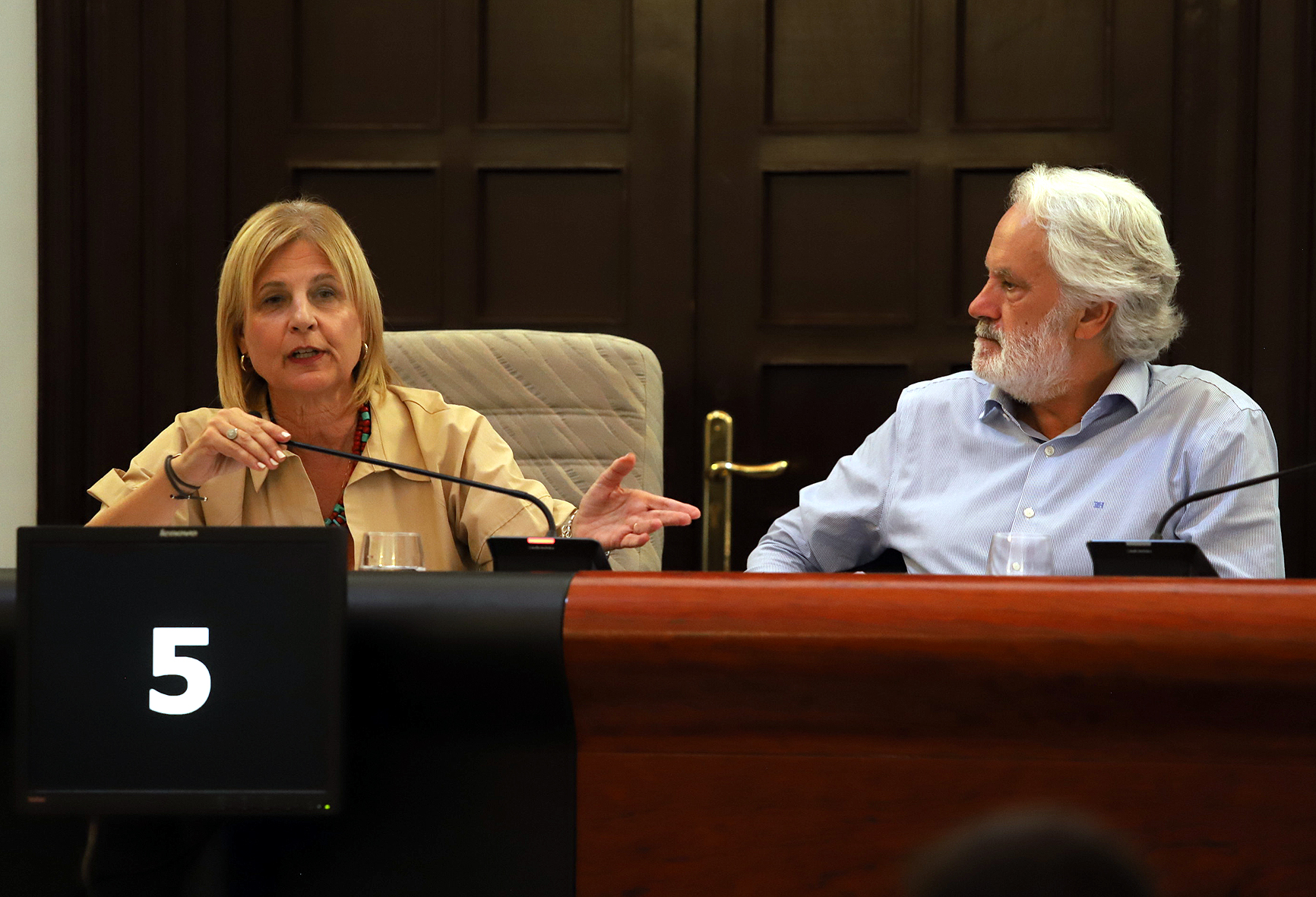 La alcaldesa durante el pleno