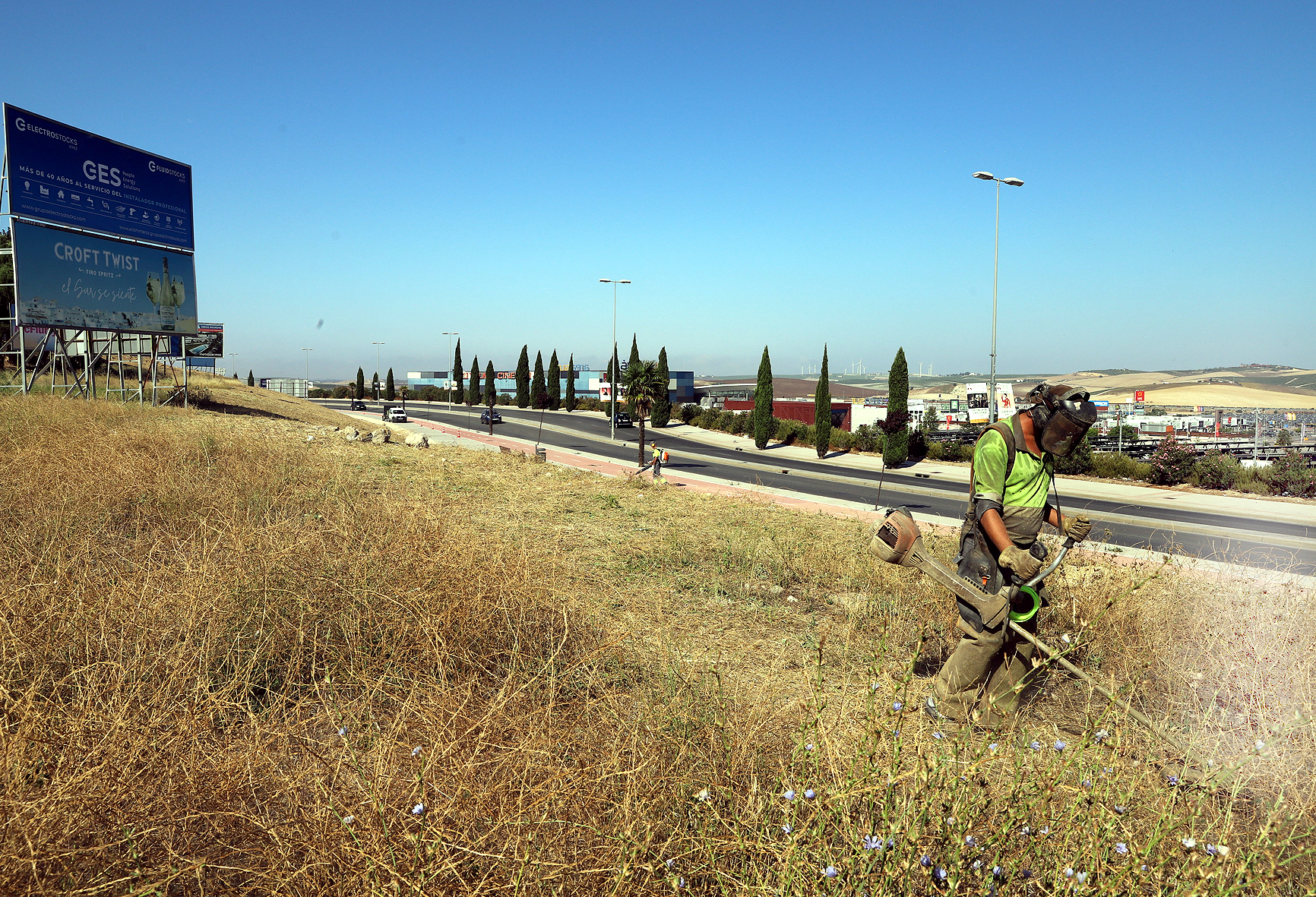 Medio Ambiente acomete la limpieza de solares