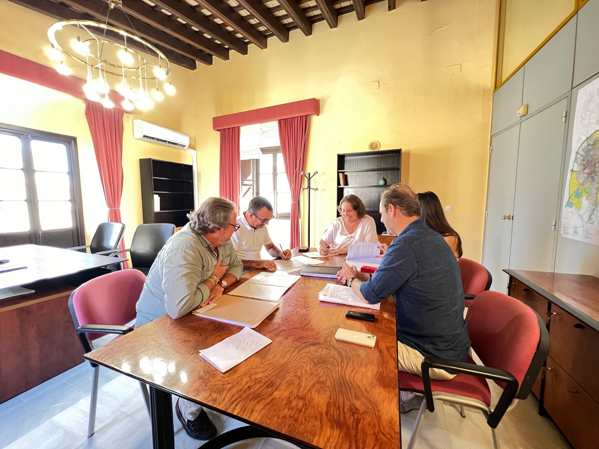 Belen de la Cuadra firma la venta de la finca calle Porvenir