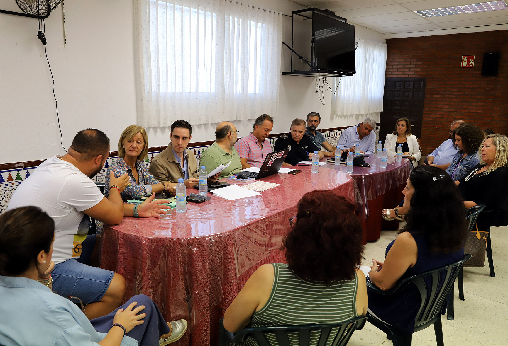 Archivo. Reunión de Jaime Espinar con vecinos de Torresoto