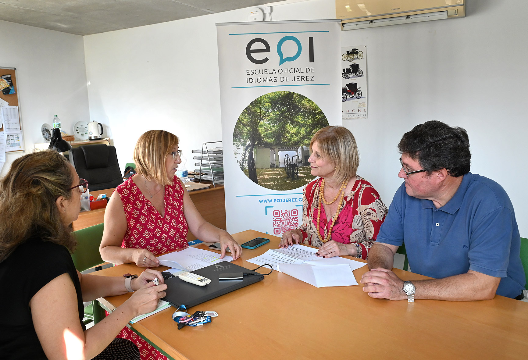 Alcaldesa visita la Escuela Oficial de Idiomas