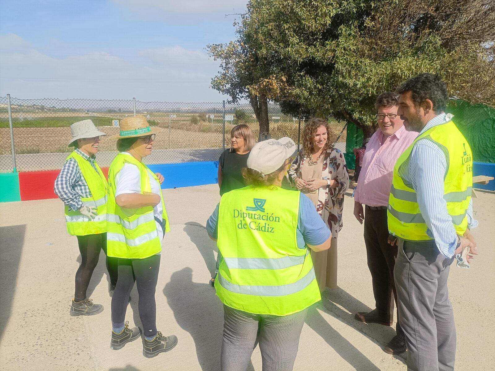 Los delegados durante la visita