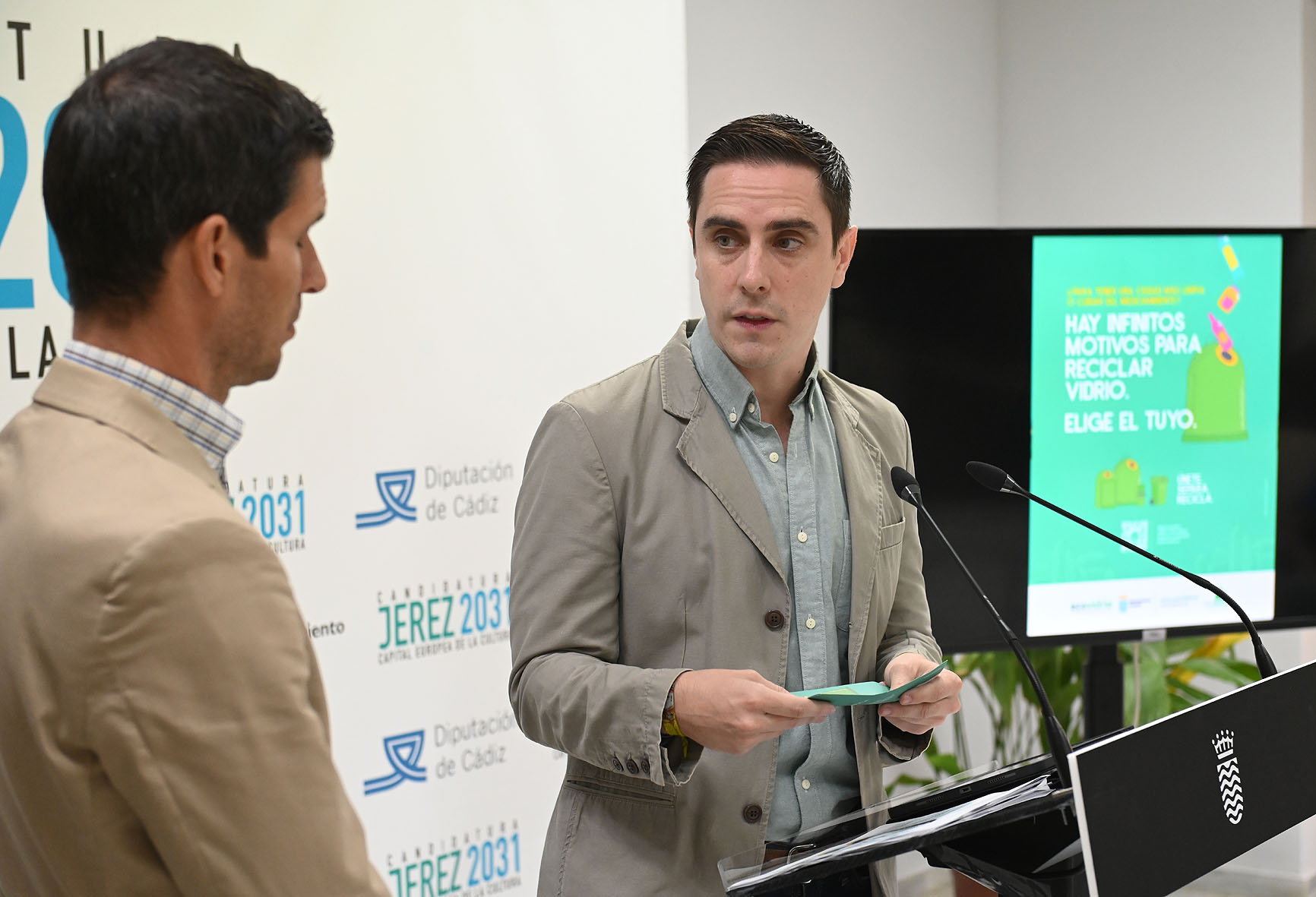 El teniente de alcaldesa durante la rueda de prensa