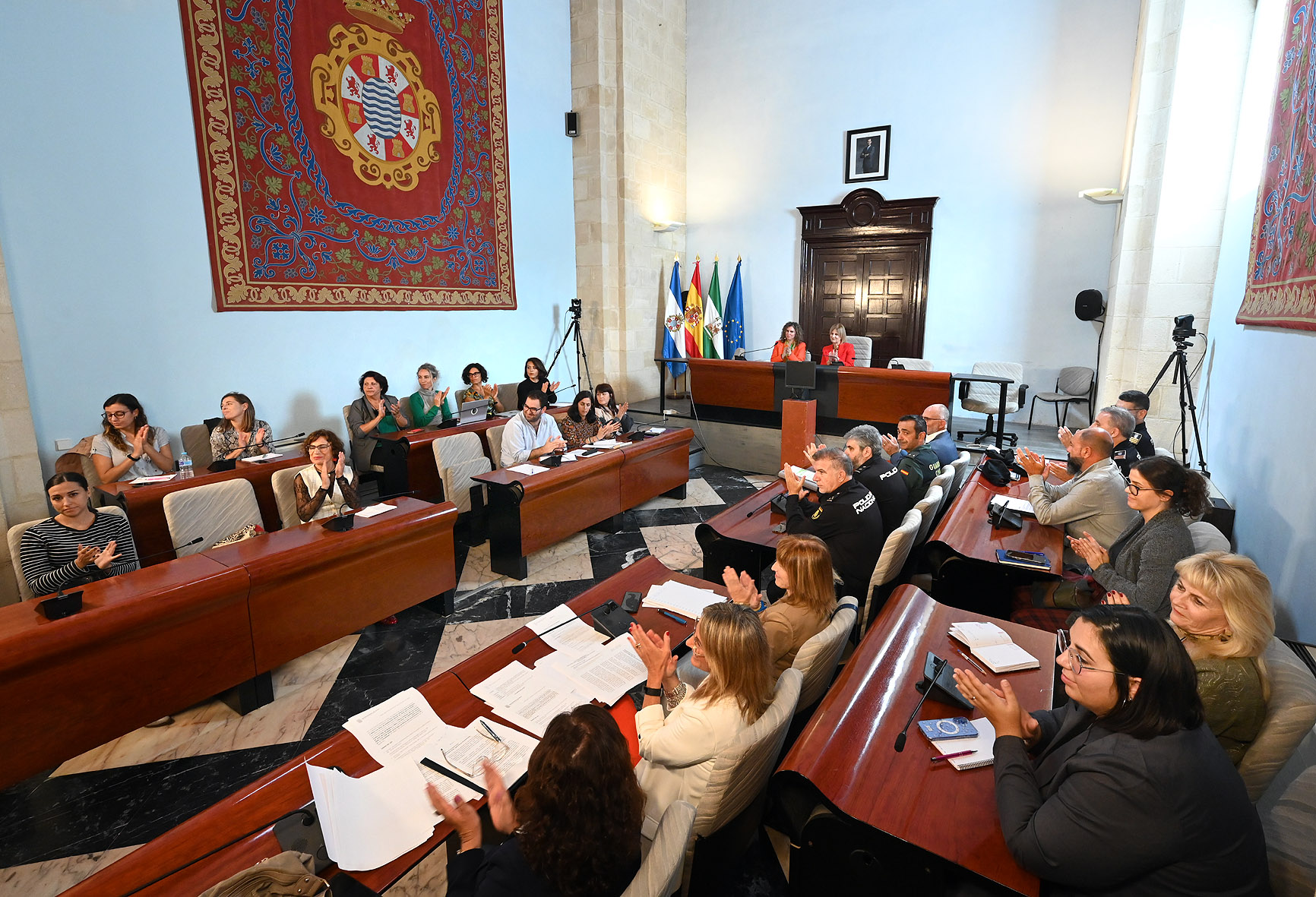 Alcaldesa preside Pleno Foro contra la Trata