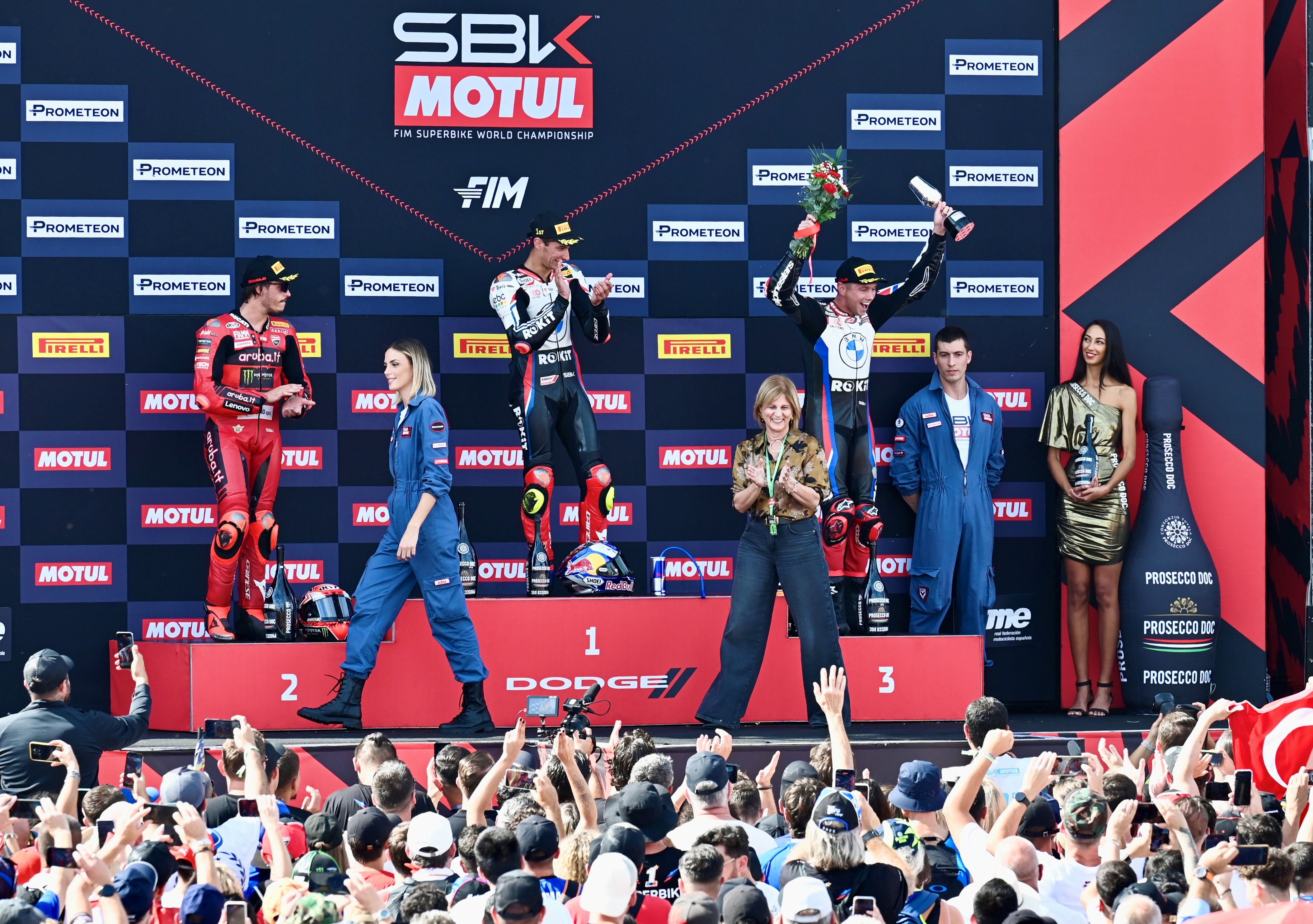 Alcaldesa asiste al Campeonato de Superbike