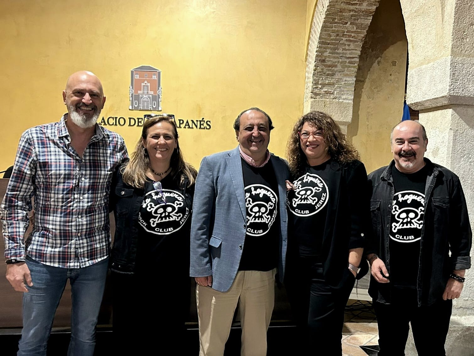 El delegado con el grupo