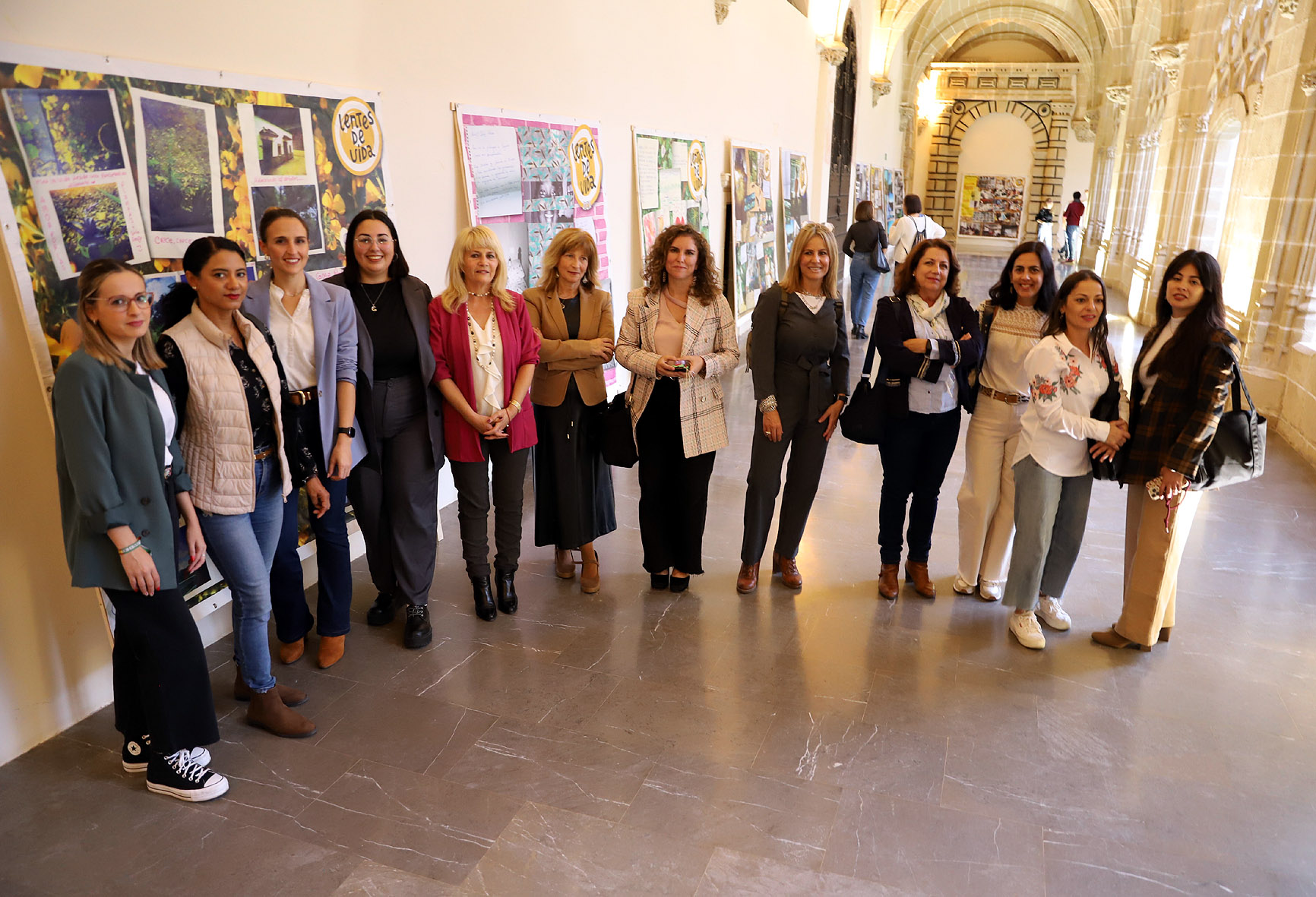Fotografía de familia de la inauguración de ayer