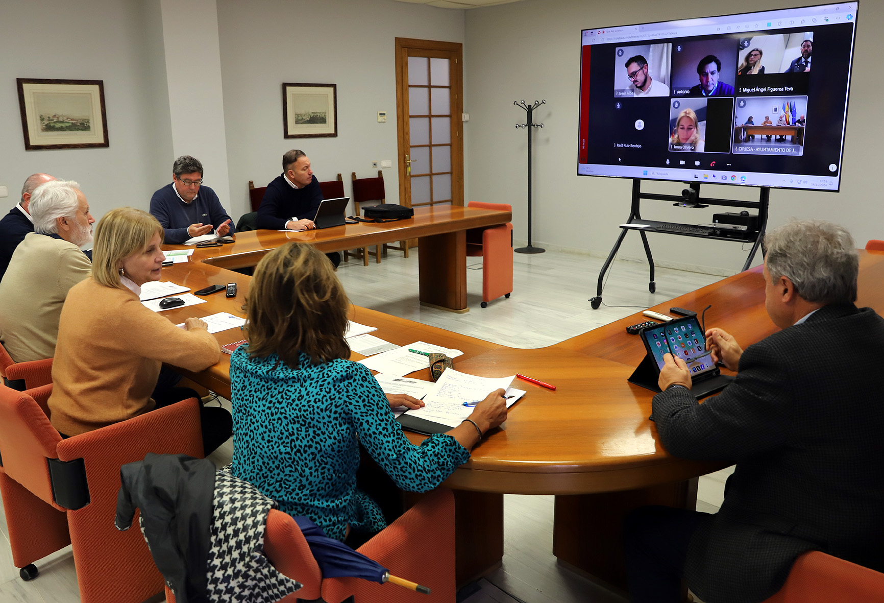 La alcaldesa durante la reunión