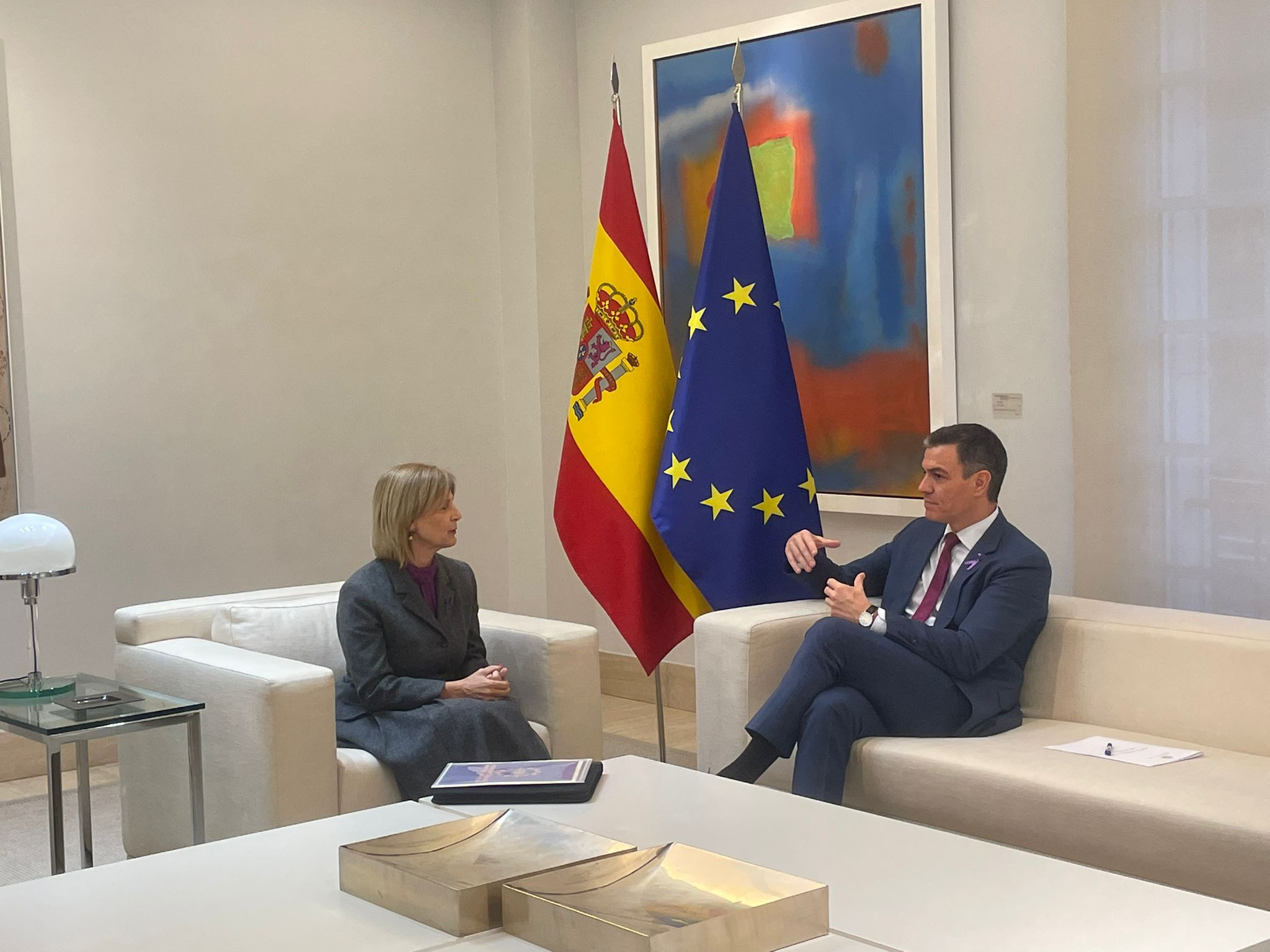 La alcaldesa se reúne con el presidente del Gobierno