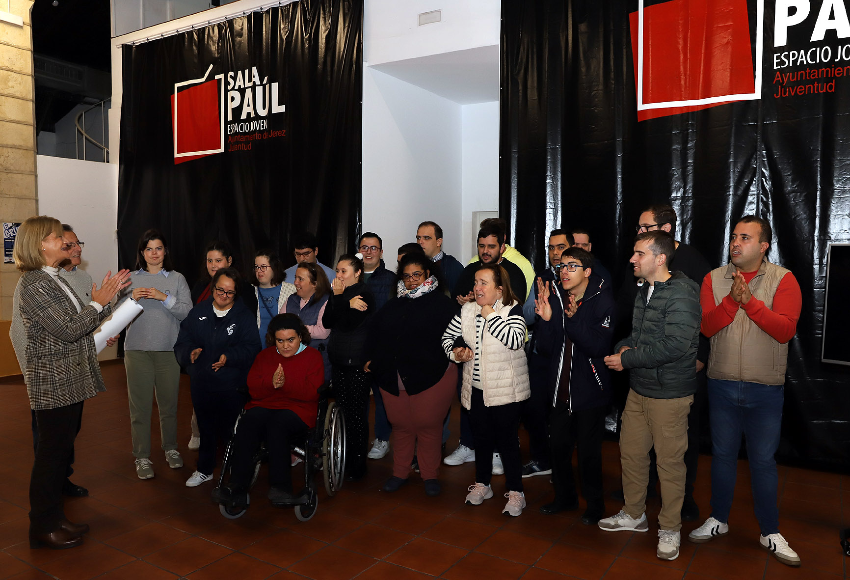 La delegada durante la presentación de la zambomba
