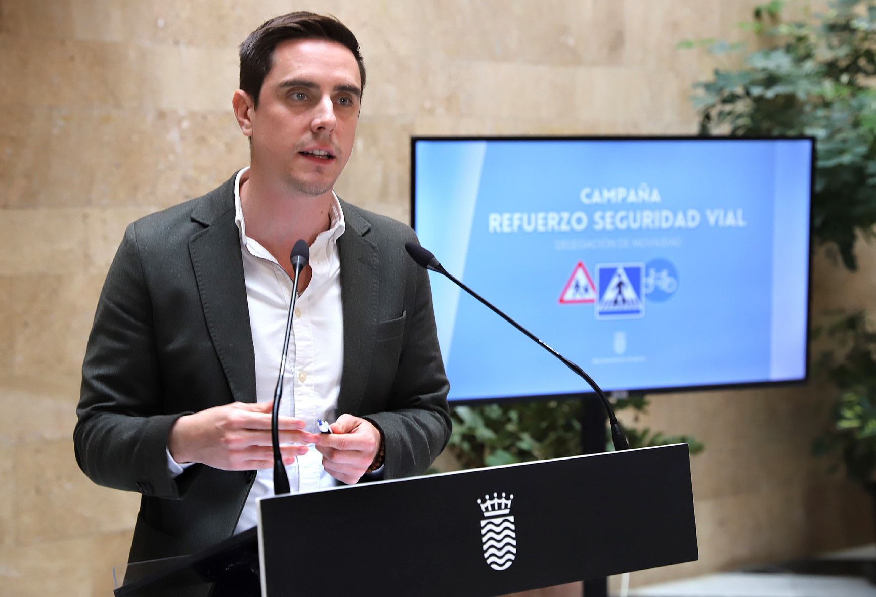 El teniente de alcaldesa durante la rueda de prensa