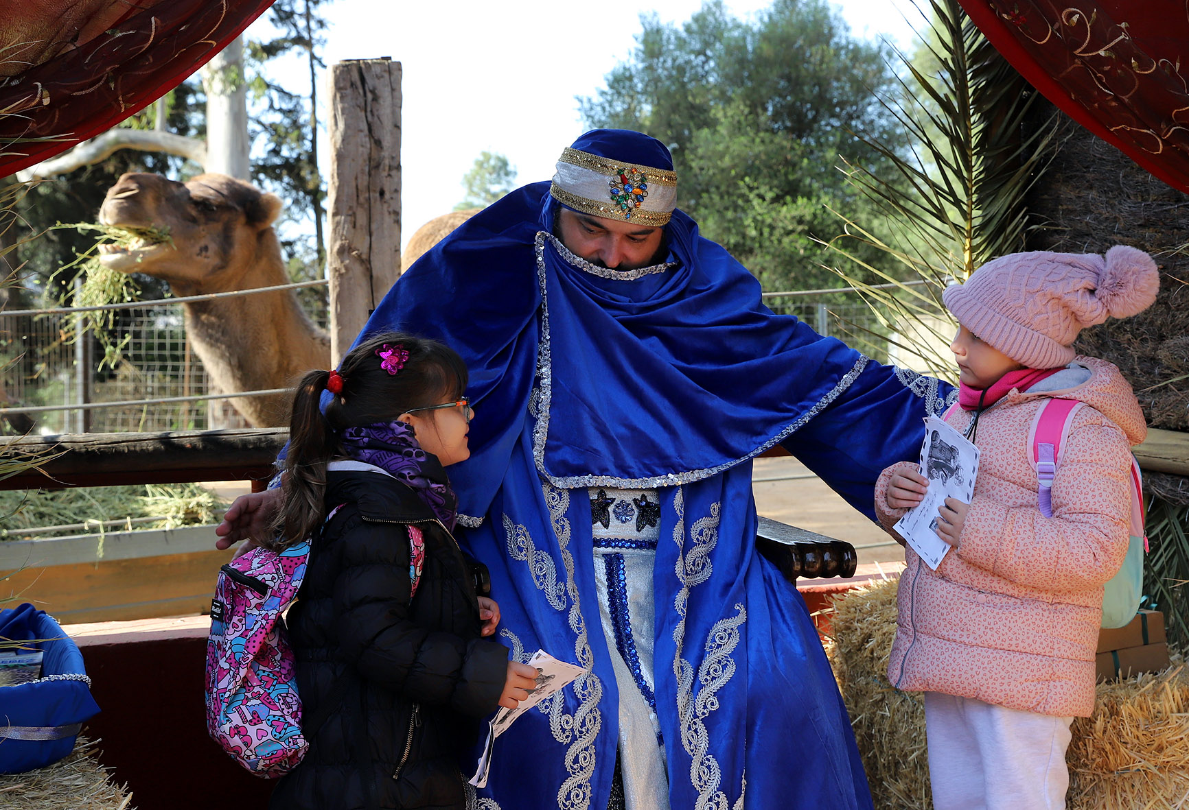 Asad junto a dos pequeñas estas pasadas navidades