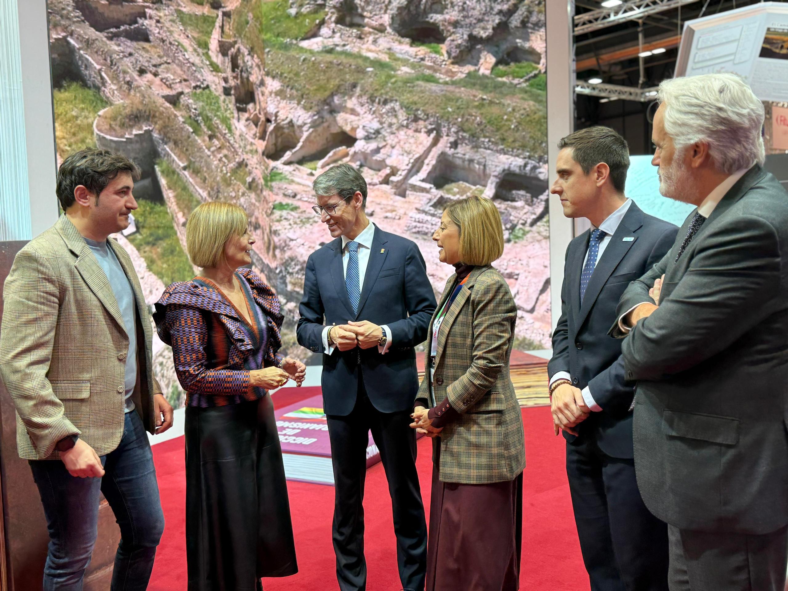 Alcaldesa visita el stand de La Rioja
