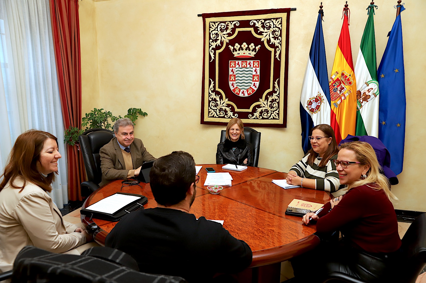 La alcaldesa se reúne con la asociación de dixlesia