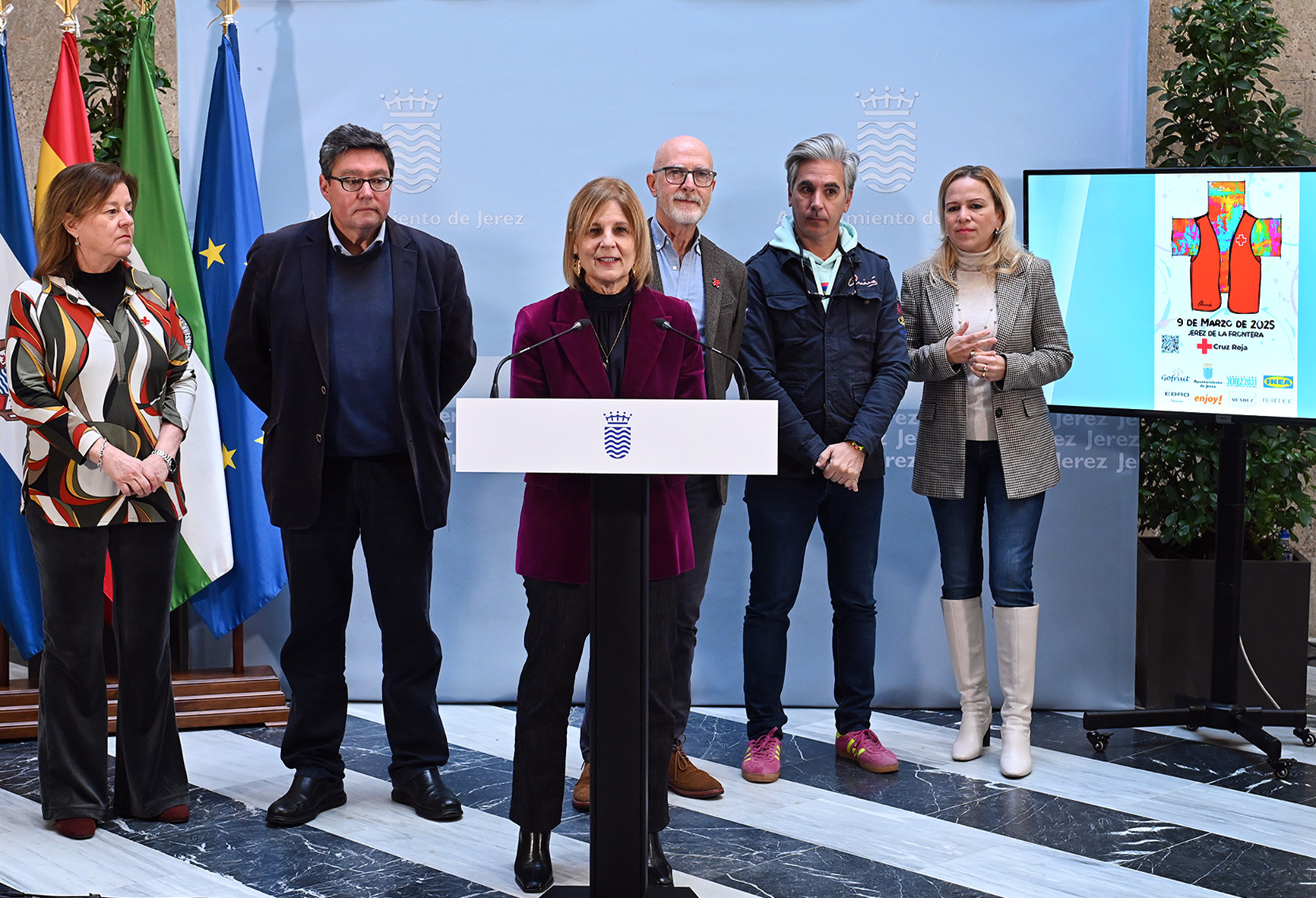 La alcaldesa durante la presentación de la carrera solidaria