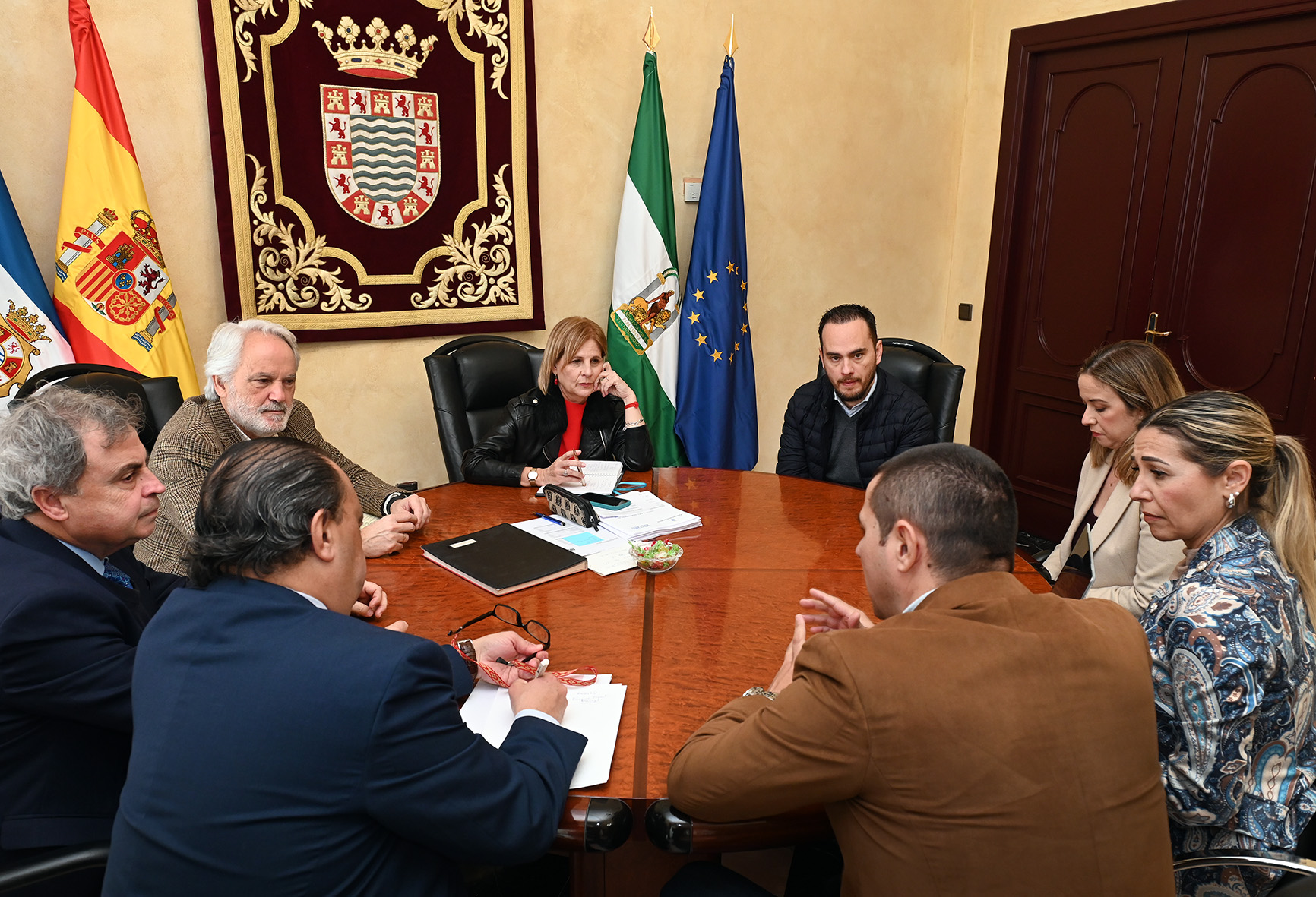 La alcaldesa durante la reunión