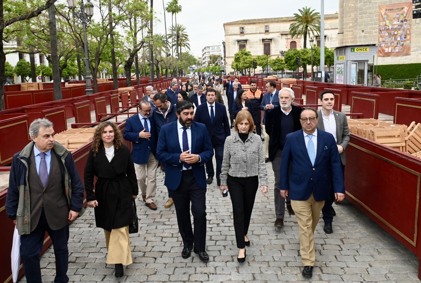 La alcaldesa visita la Carrera Oficial