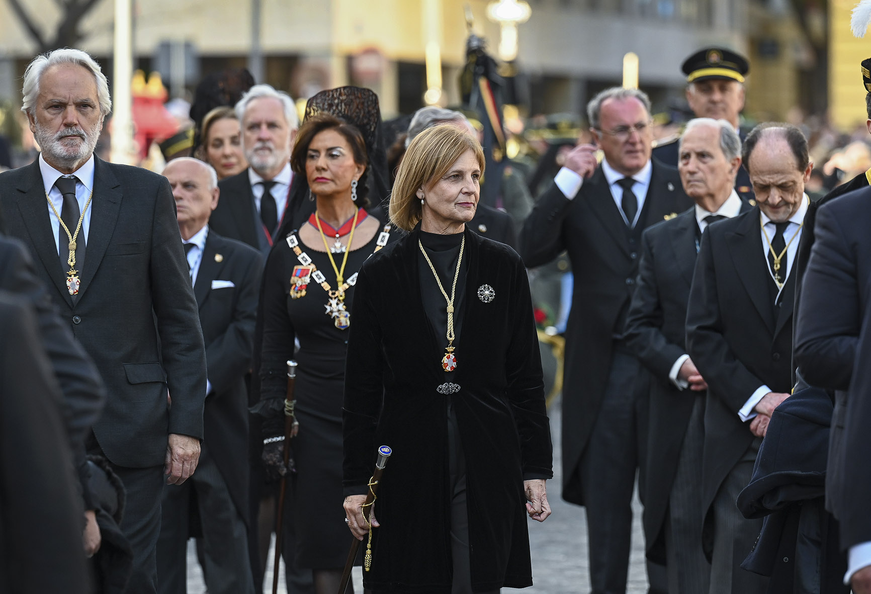 La alcaldesa y la corporación municipal participan procesión Santo Entierro
