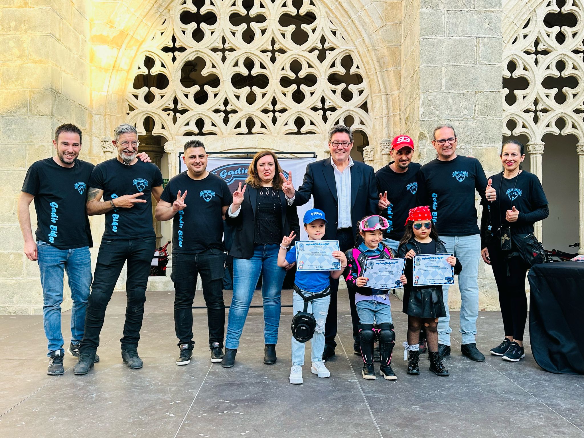Aparicio entrega los premios de los concursos infantiles del GP