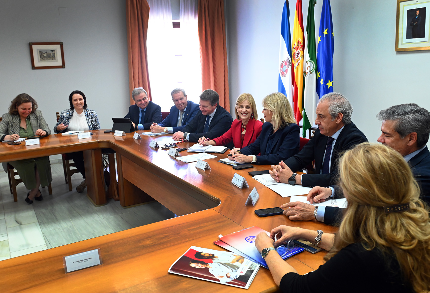 La alcaldesa durante la reunión