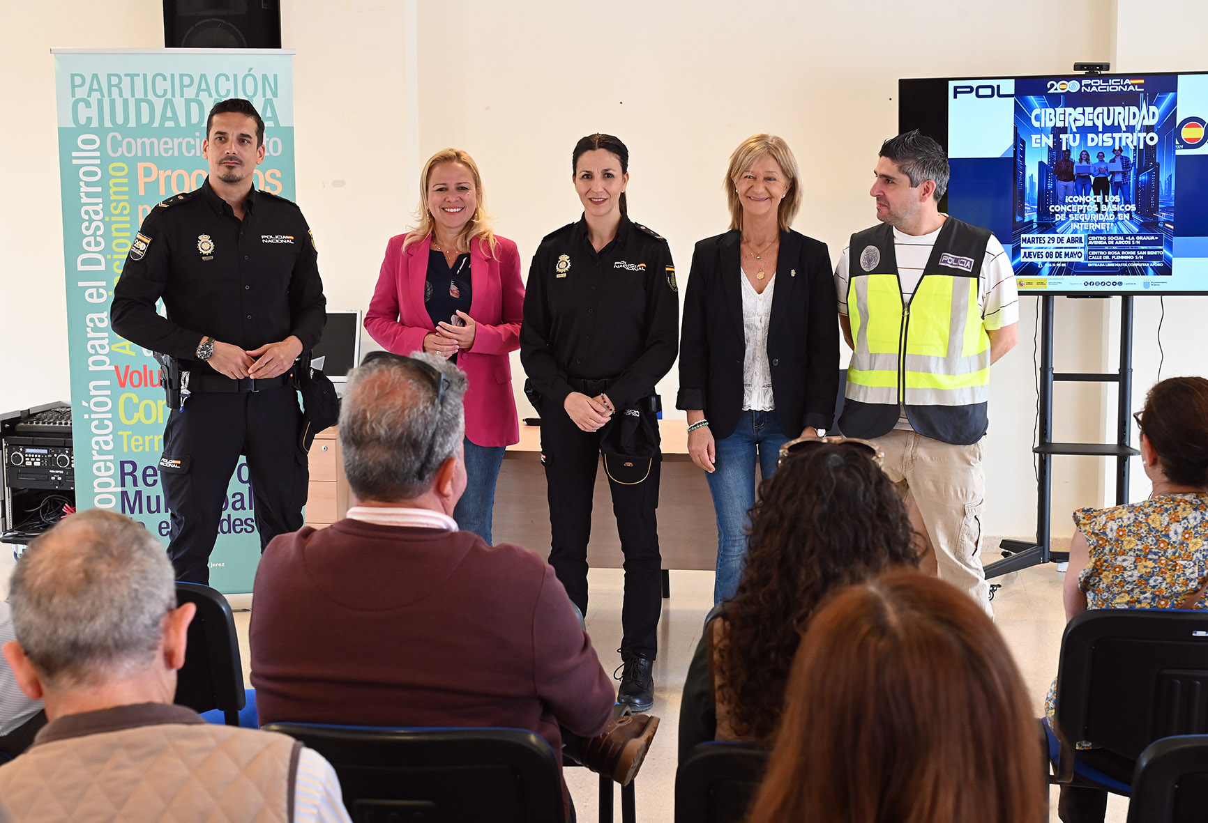 Las delegadas durante la charla sobre ciberseguridad