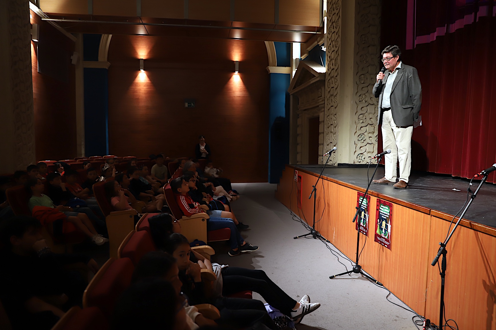 El delegado de Educación inaugura la Muestra de Teatro escolar