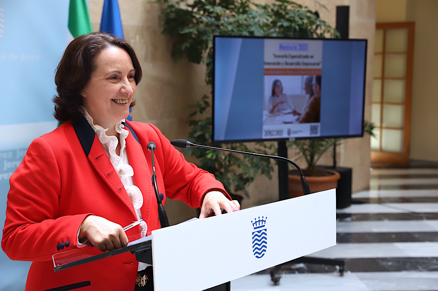 La delegada de Empleo presenta un programa de asesoramiento para empresas