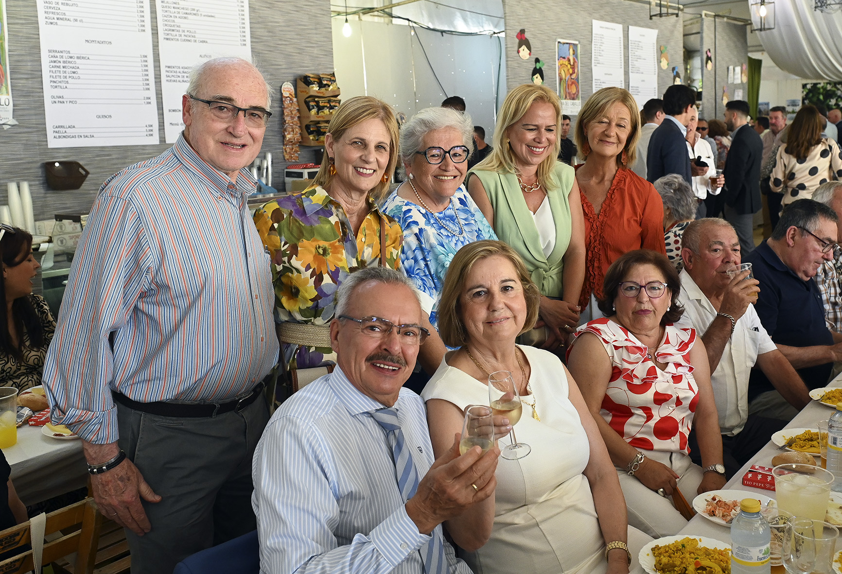La alcaldesa asiste a la inauguración de la Caseta de los Mayores
