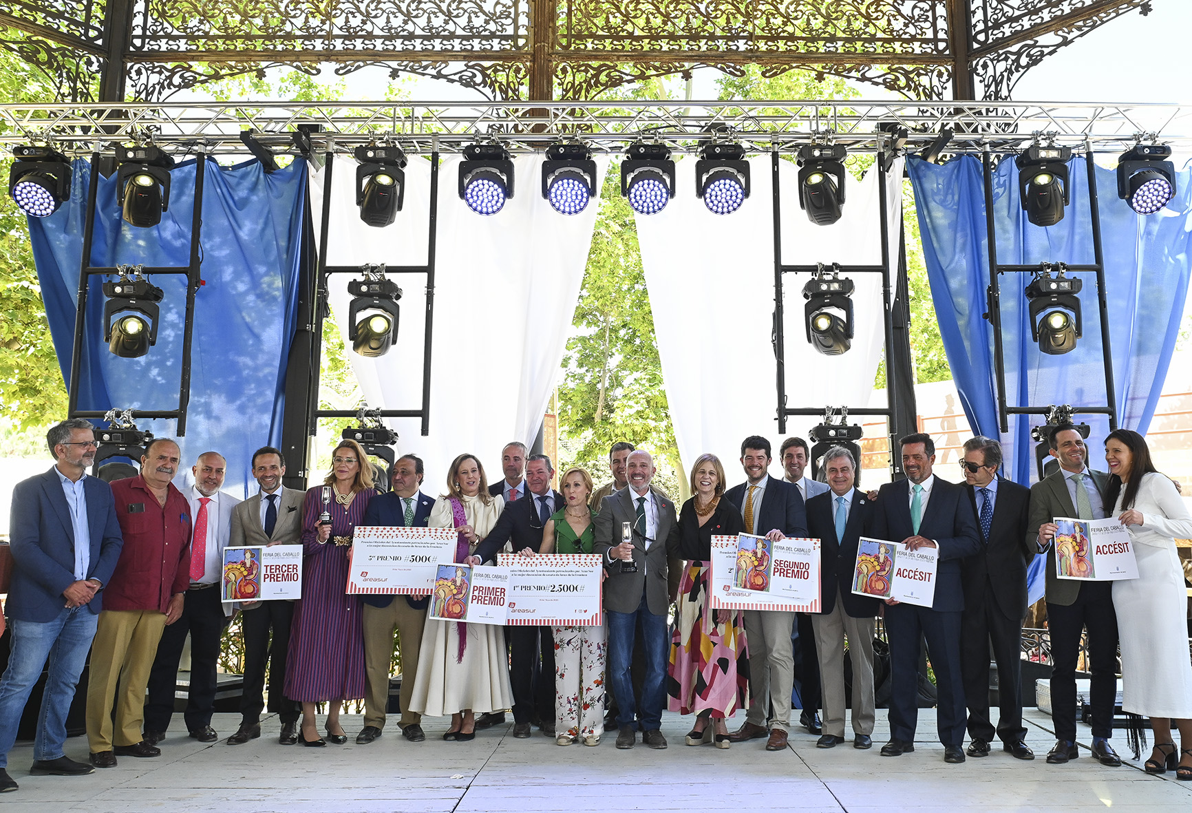 La alcaldesa entrega los premios de las Casetas