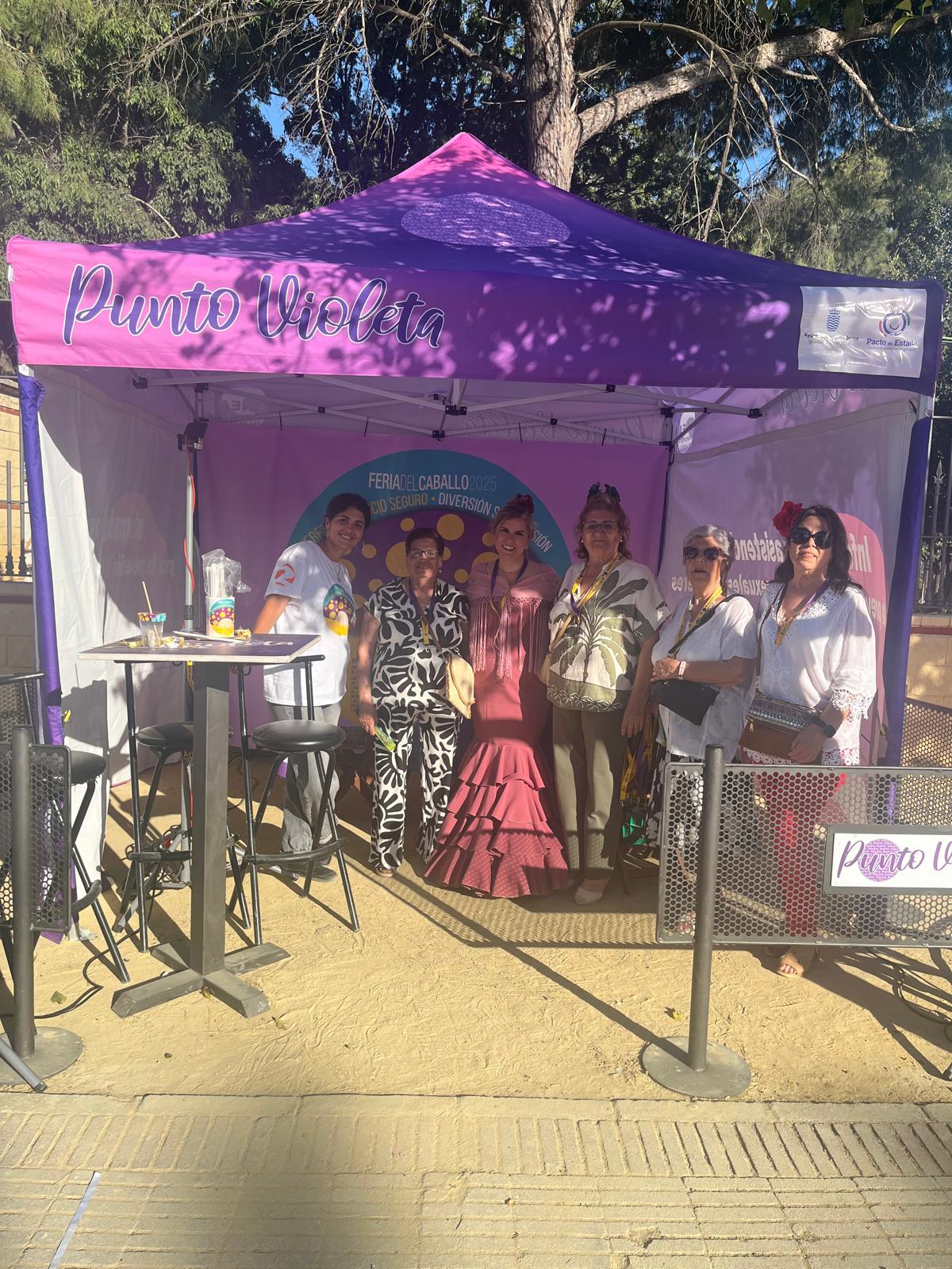 La teniente de alcaldesa Susana Sánchez visita el Punto Violeta