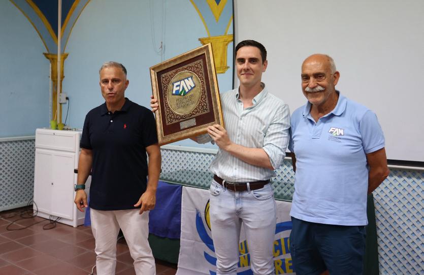 Jaime Espinar participa aniversario natación jerezana