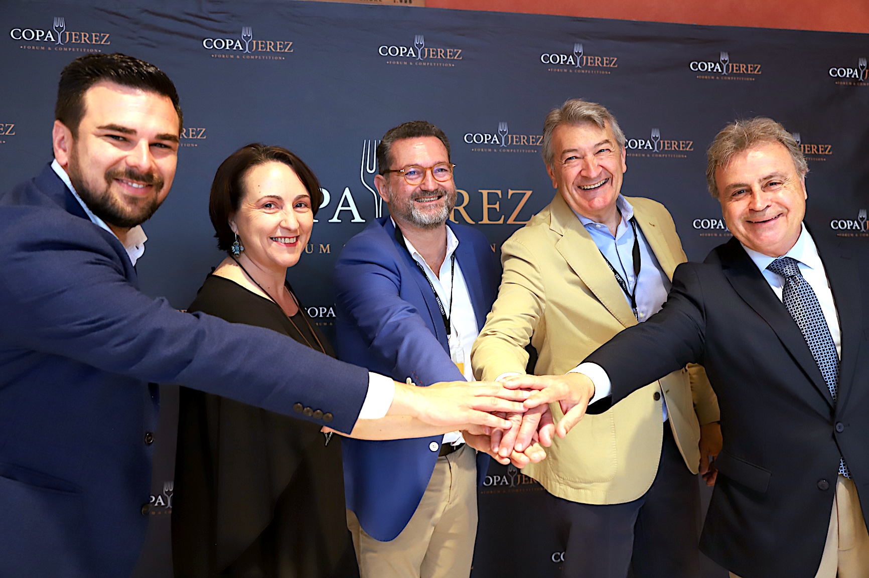 Antonio Real y Nela García asisten a la inauguración de De Copa Jerez