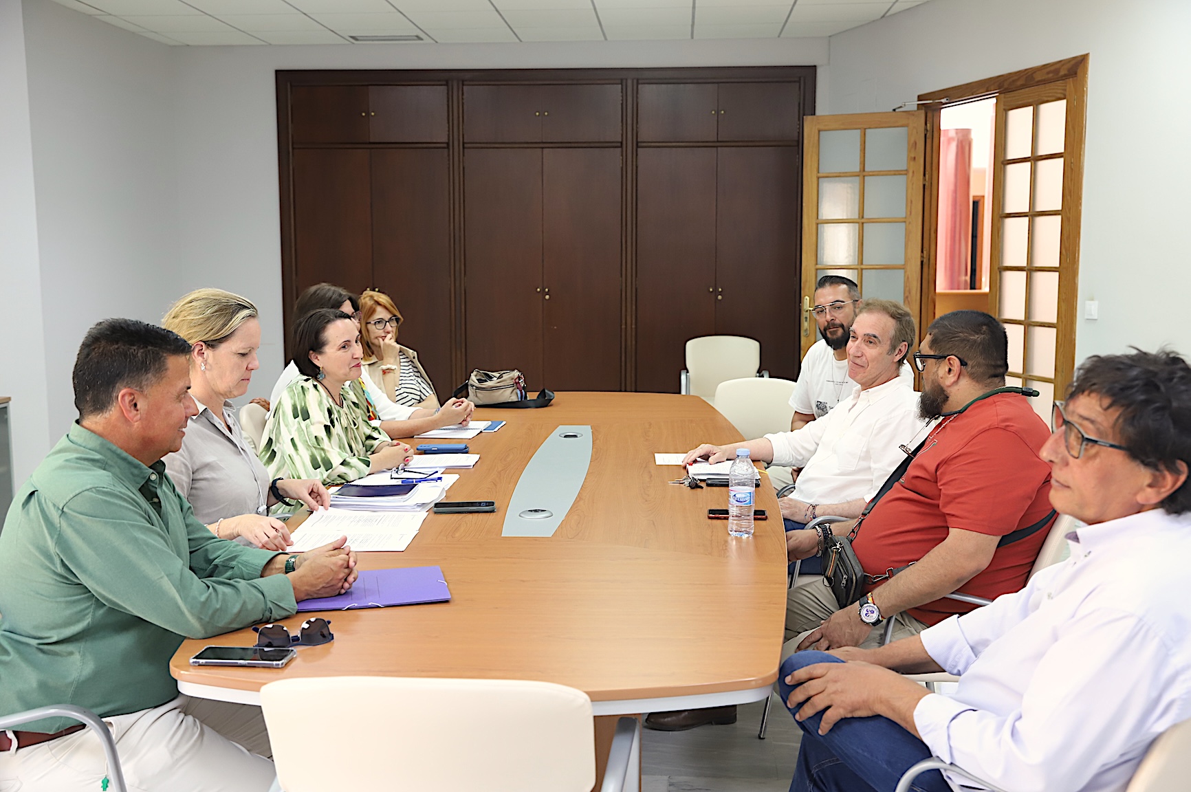 Nela García se reúne con los vendedores del mercadillo de los sábados