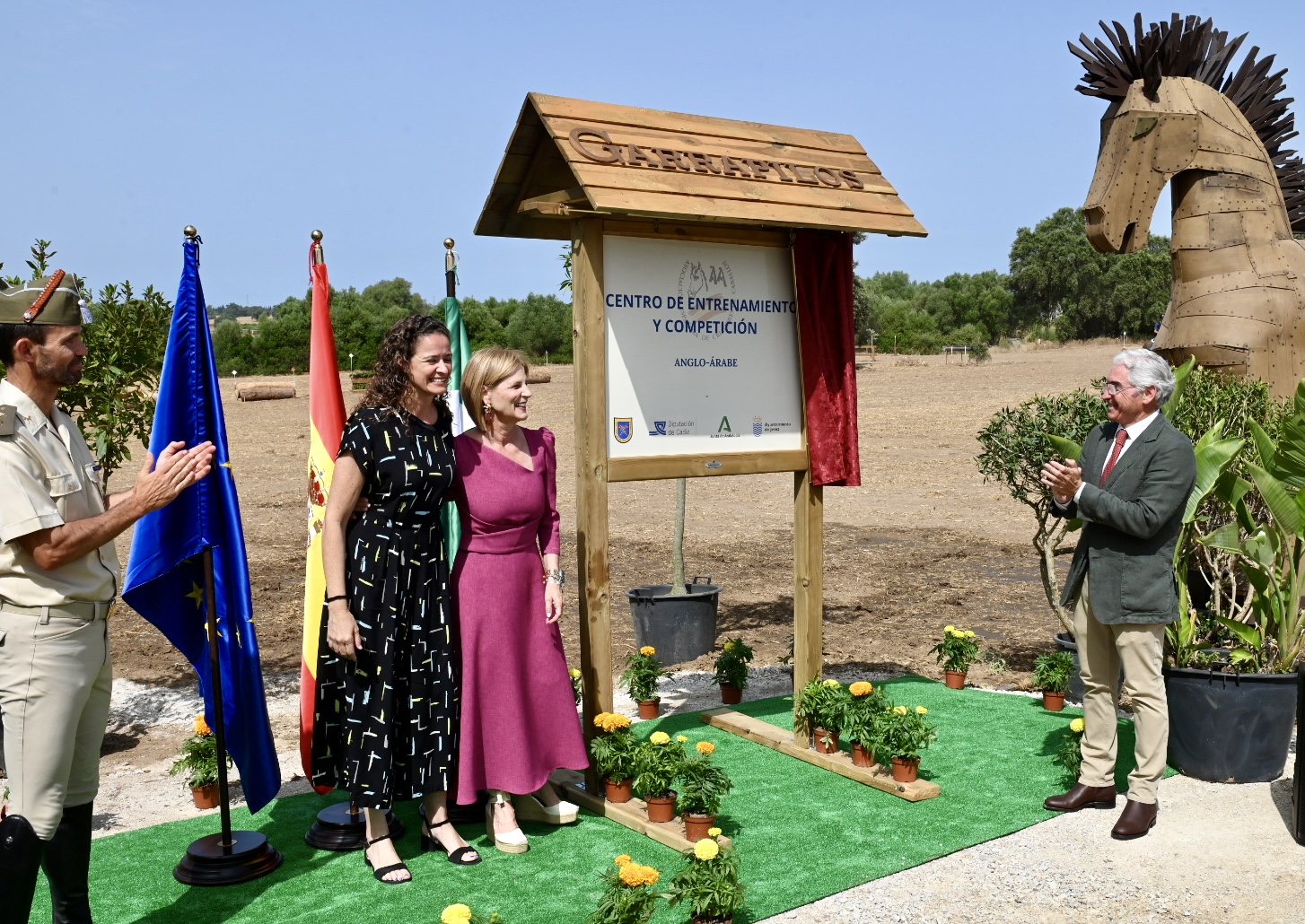 Alcaldesa asiste a la inauguración centro de entrenamiento y competición de Garrapilos