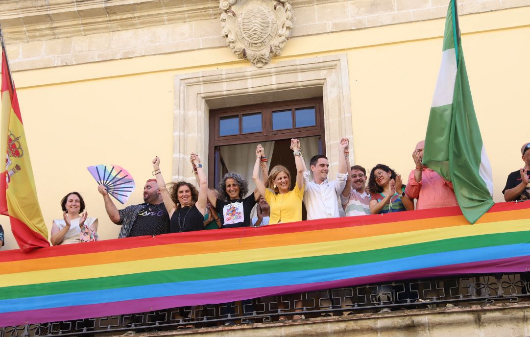La alcaldesa ha presidido los actos institucionales del Día del Orgullo