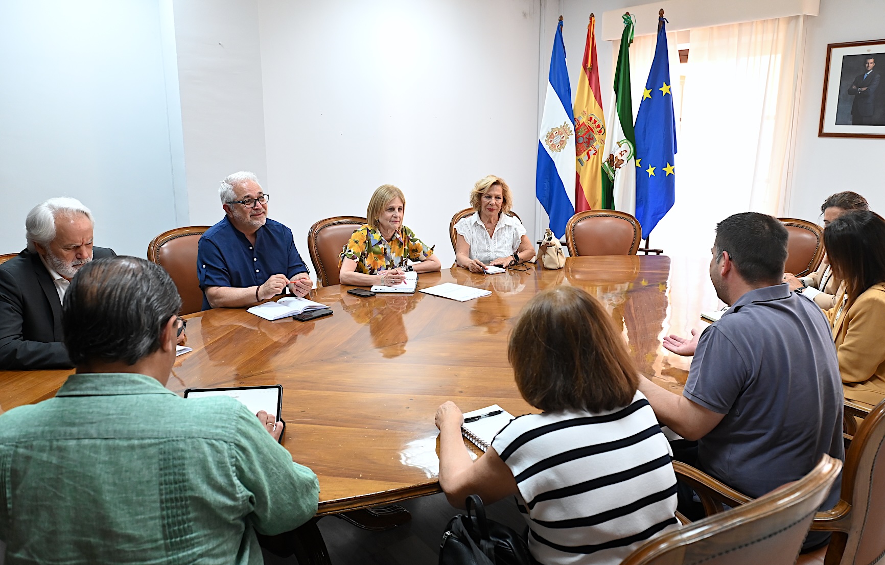 La alcaldesa ha mantenido un encuentro con representantes del Ateneo