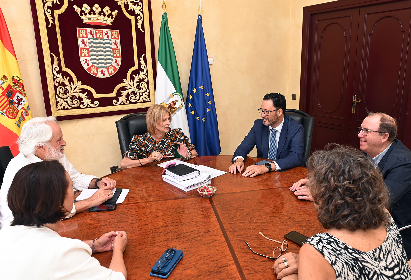 La alcaldesa durante la reunión