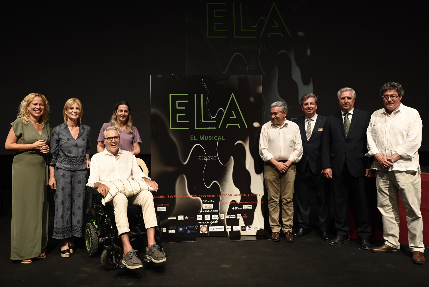 Fotografía de familia de la presentación del musical