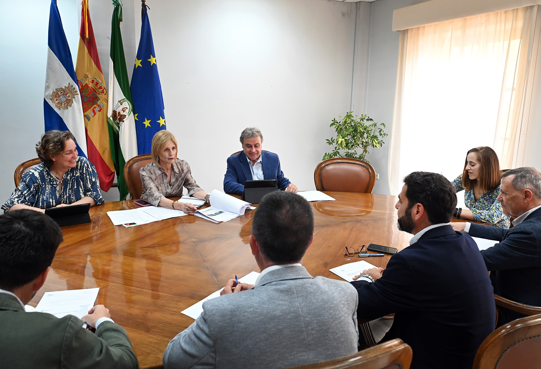 La alcaldesa durante la reunión