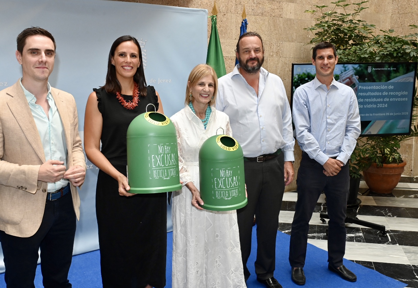 Alcaldesa presenta los buenos resultados de la recogida selectiva de vidrio
