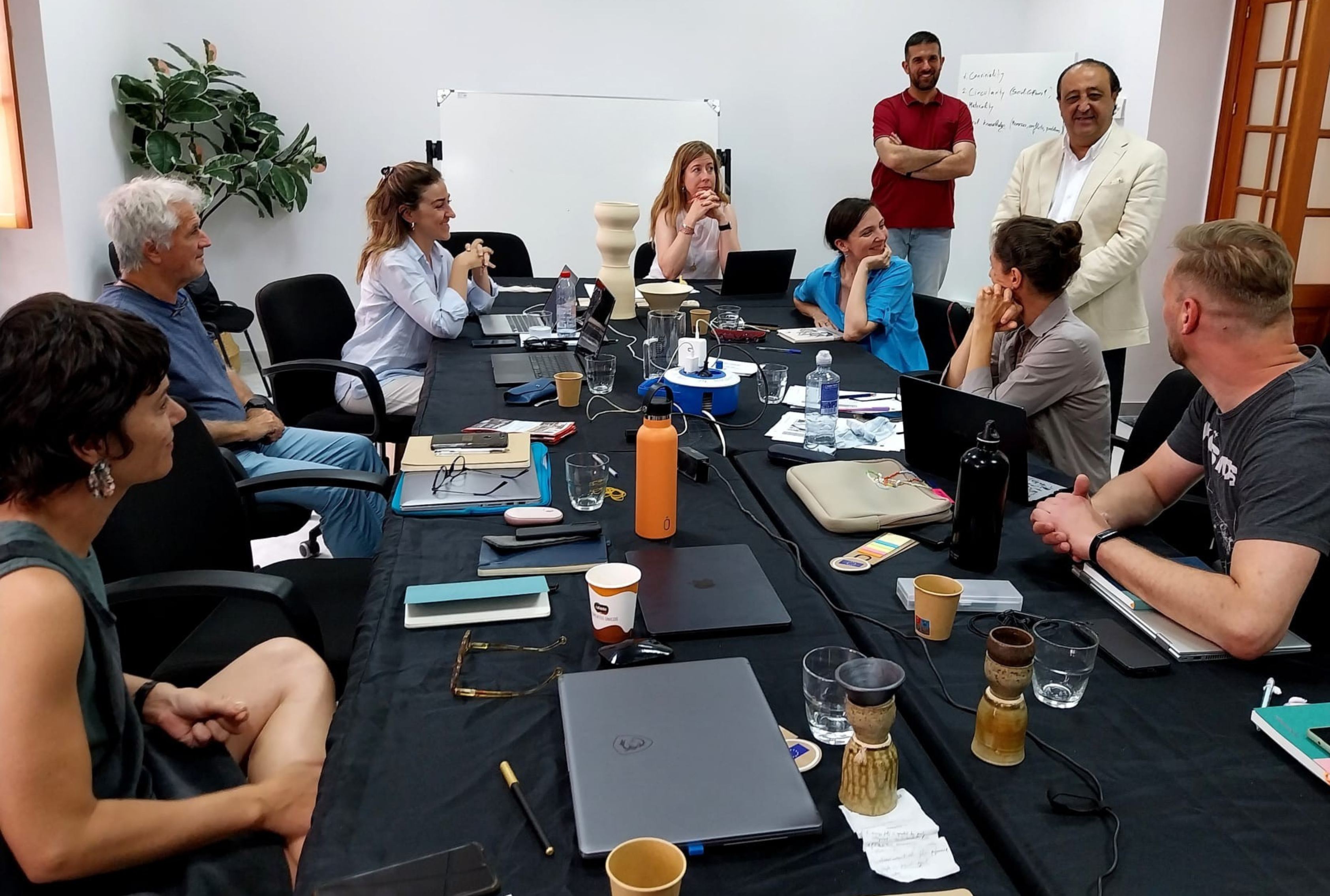 Francisco Zurita felicita a los integrantes del proyecto Palimpsest