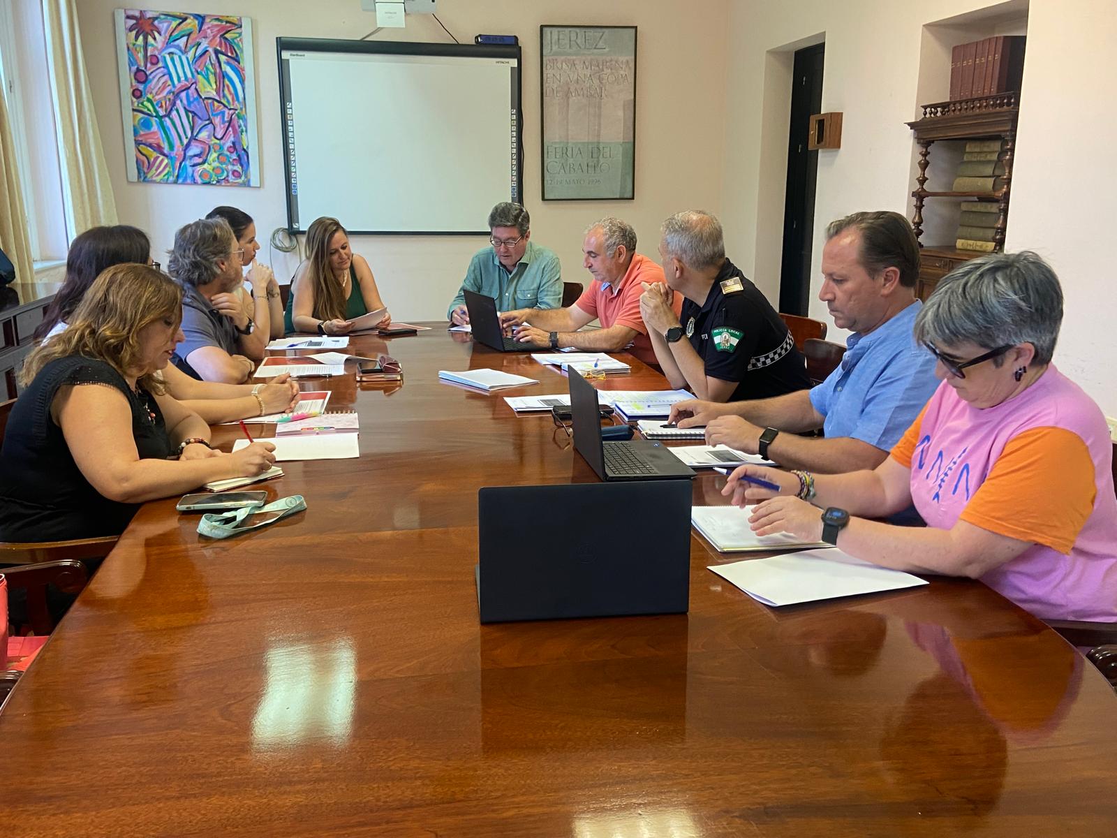 Alcaldesa preside reunión de absentismo escolar