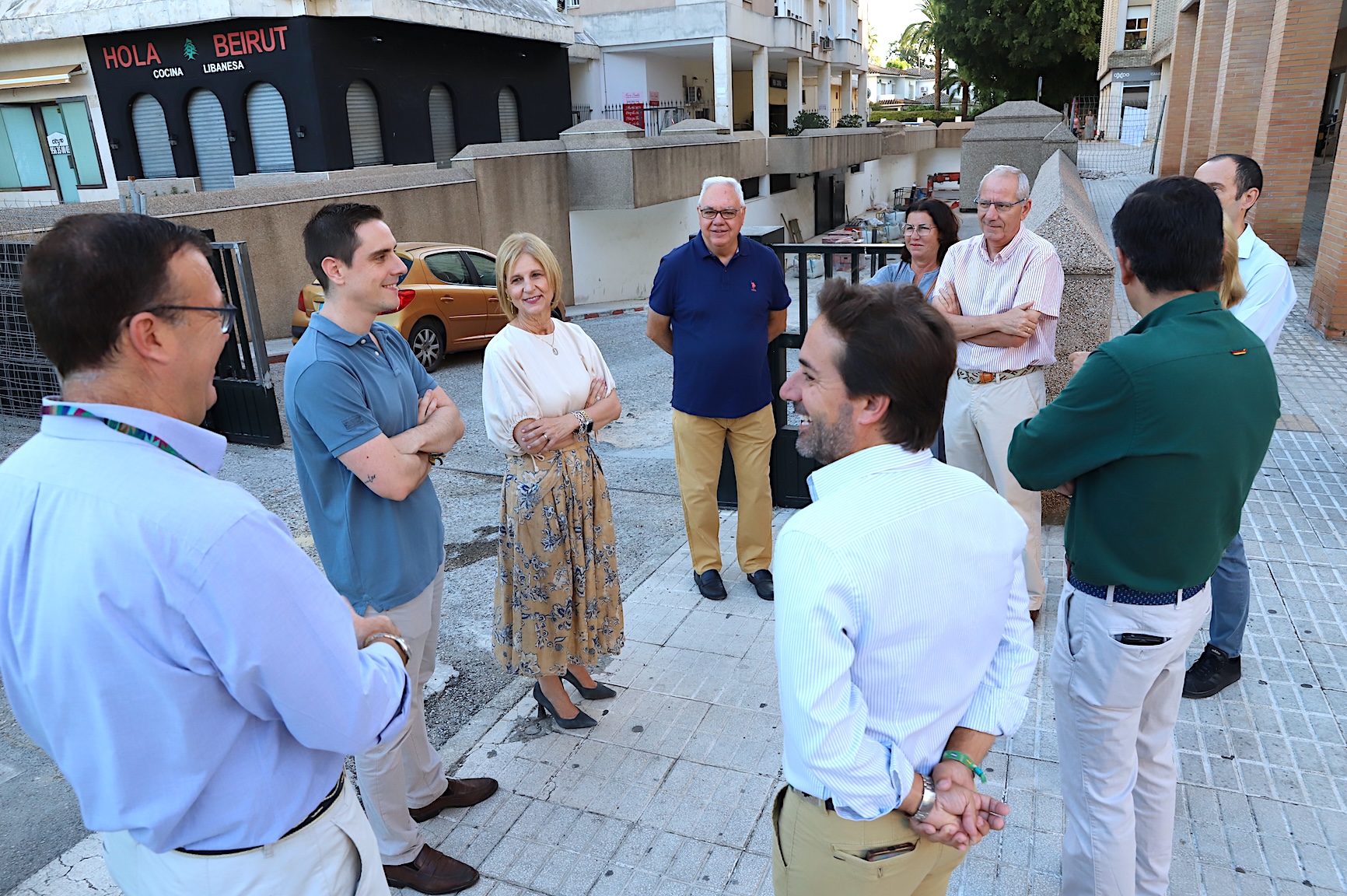 La alcaldesa visita las obras de demolición de las pasarelas de Divina Pastora