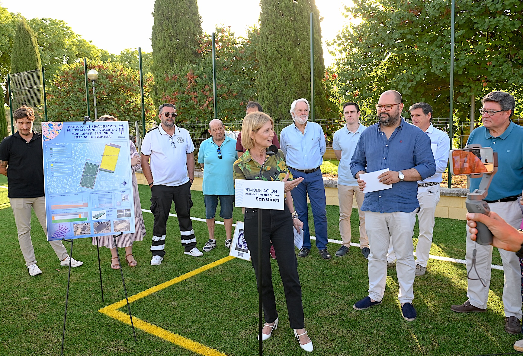 La alcaldesa presenta la remodelación del campo de fútbol de San Ginés