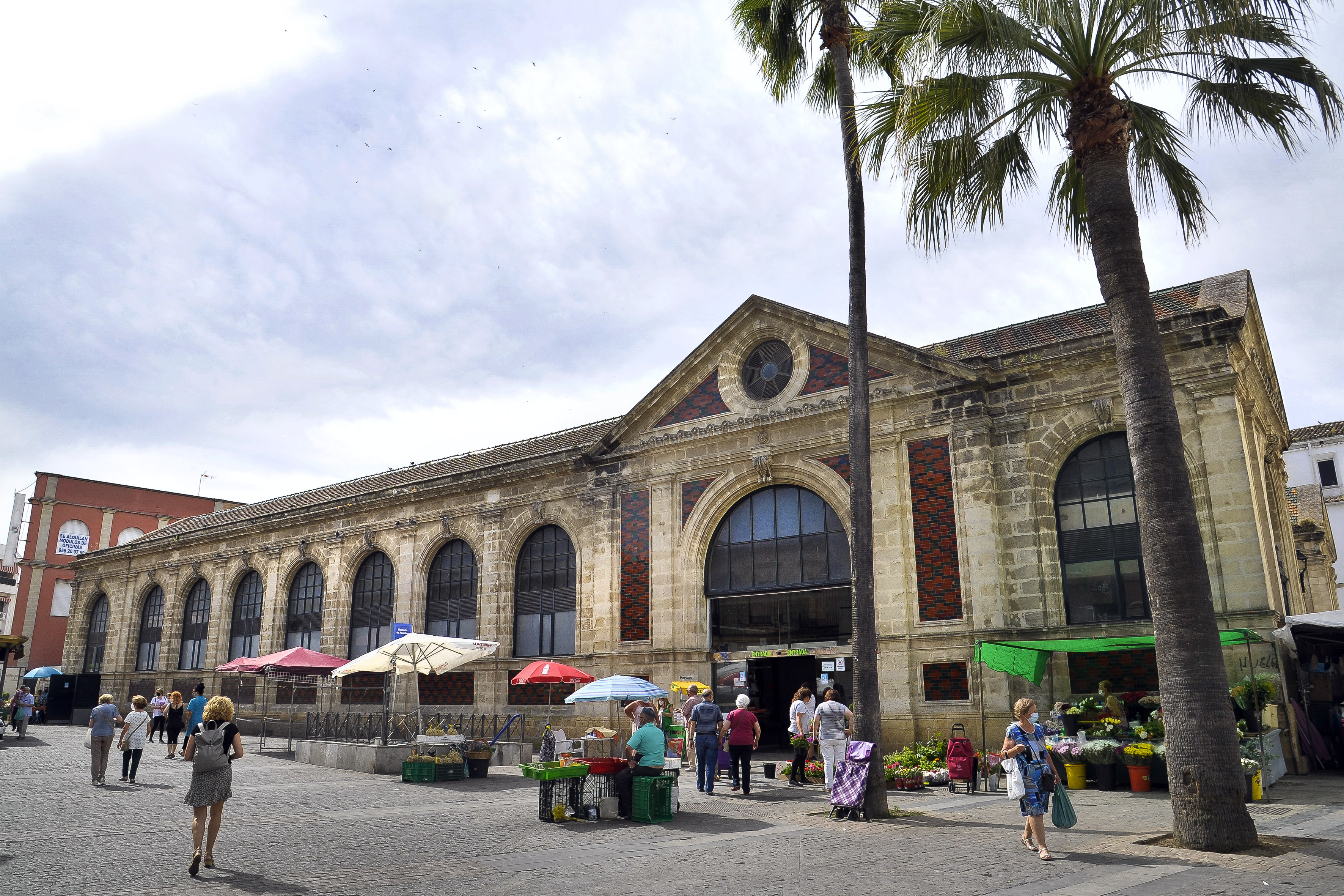 El Ayuntamiento acometerá mejoras en la sala de despiece del Mercado de Abastos