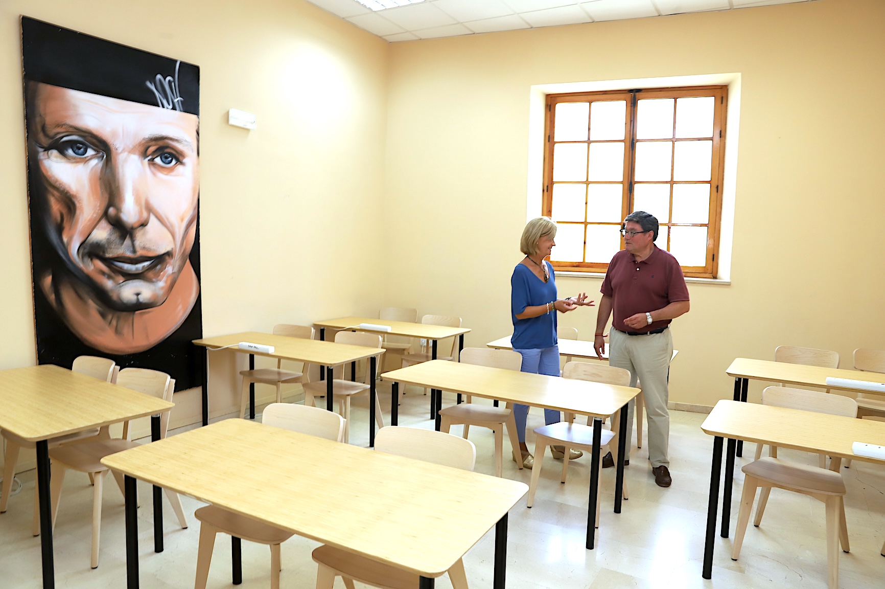 Archivo. Carmen Pina y José Ángel Aparicio visitan la sala de estudio en Paúl 