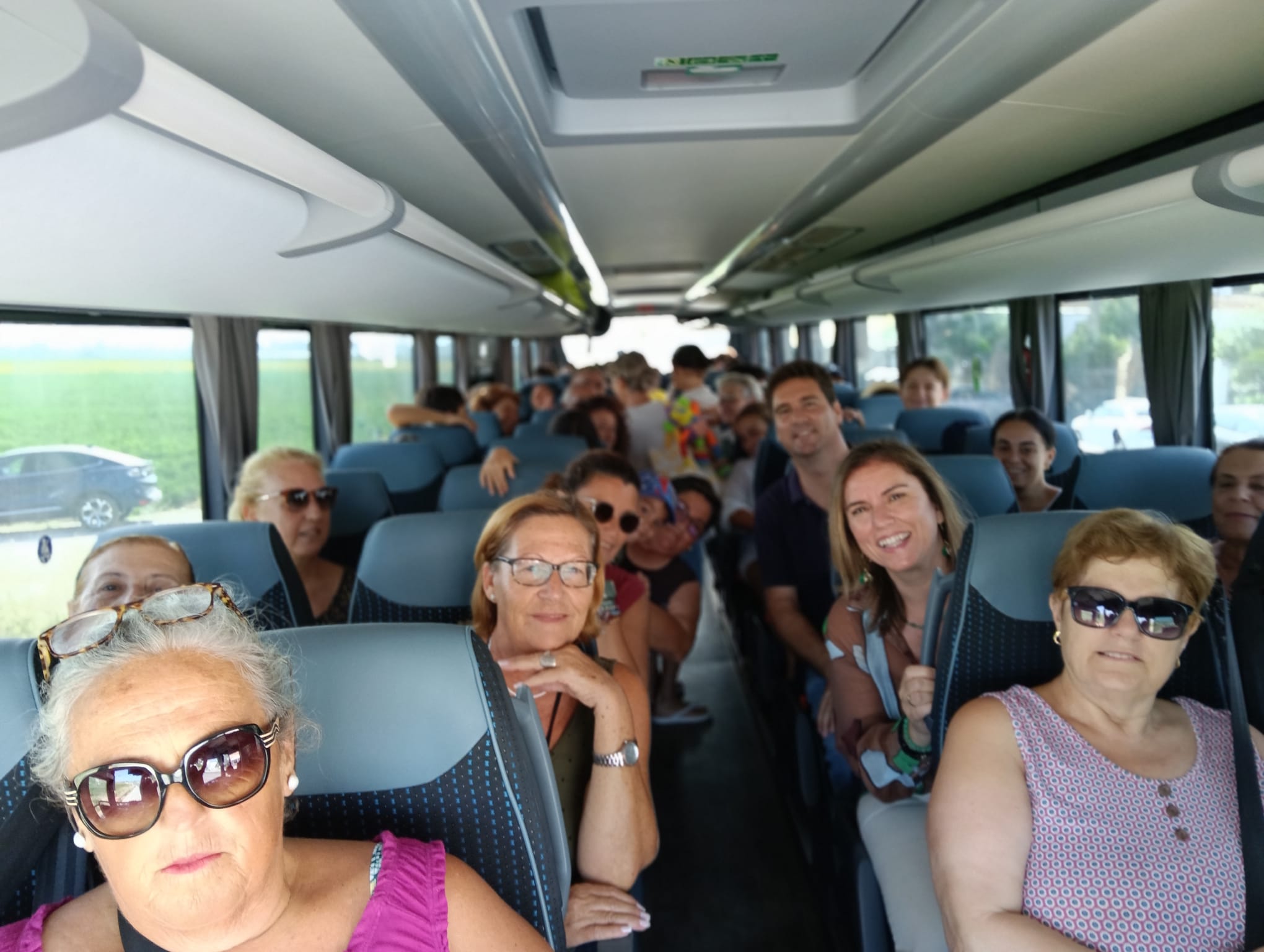 Susana Sánchez ha acompañado a los vecinos de La Ina y Rajamancera en el bus de la playa