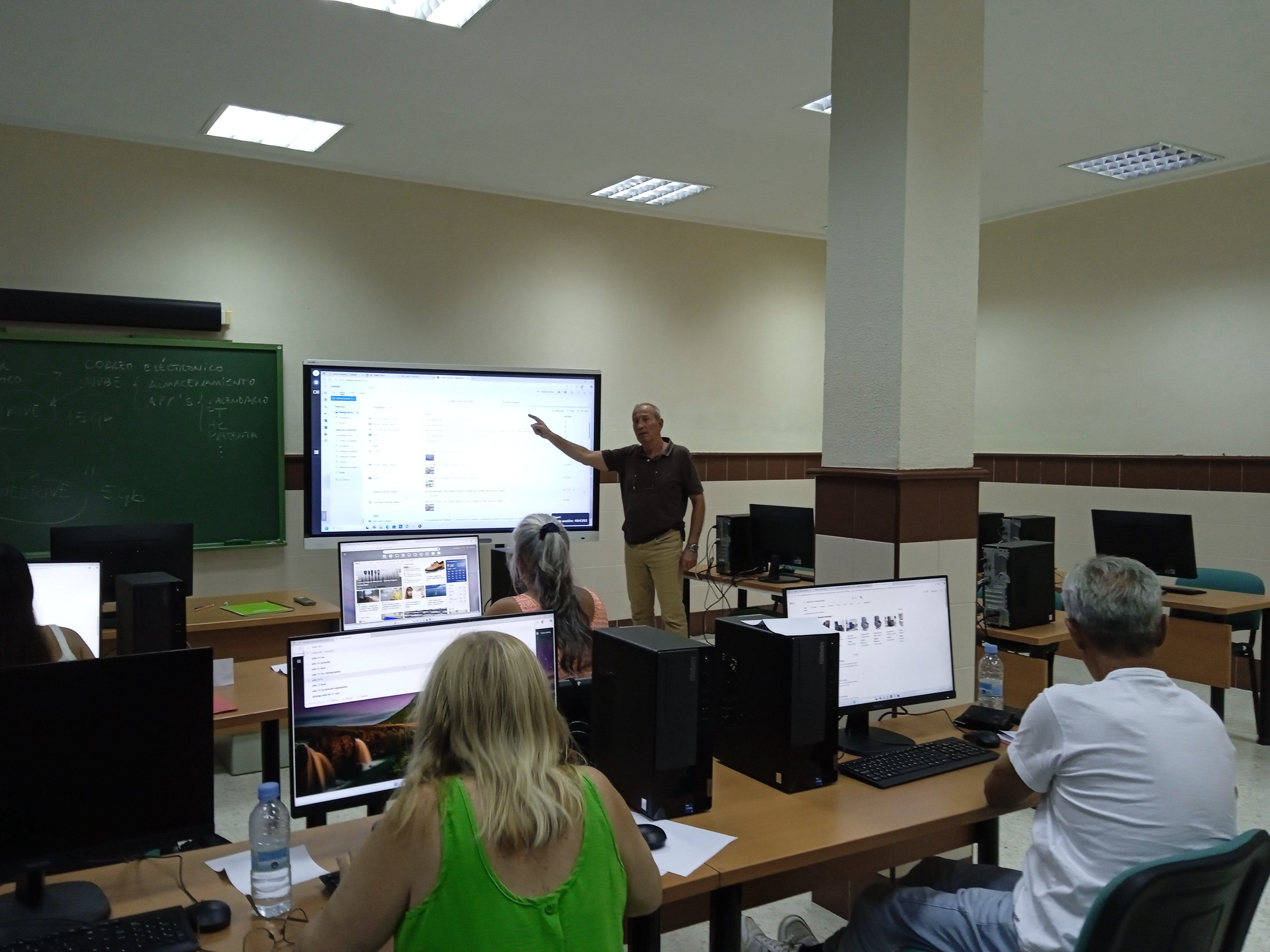 El Ayuntamiento oferta el curso de capacitación digital