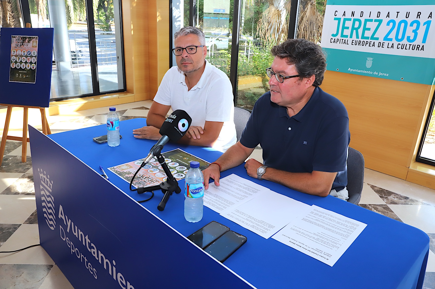 Aparicio presenta el Trofeo de la Hermandad de la Exaltación
